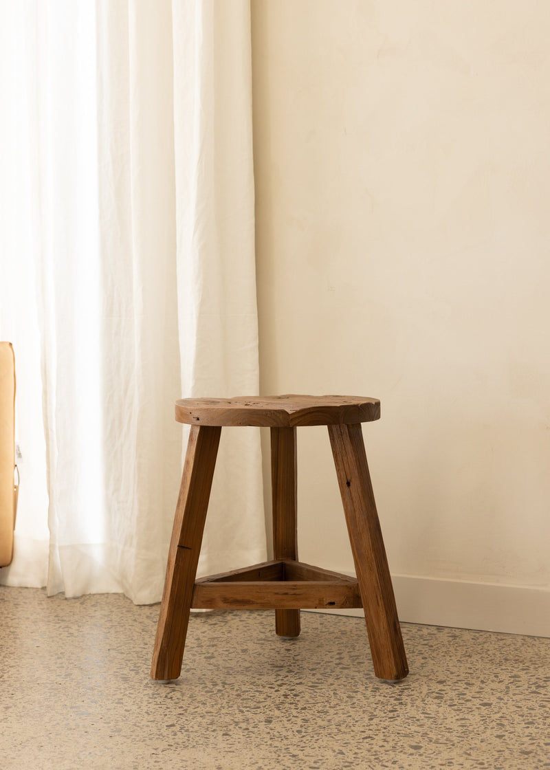 Rustic Triangle Stool / Dark Teak