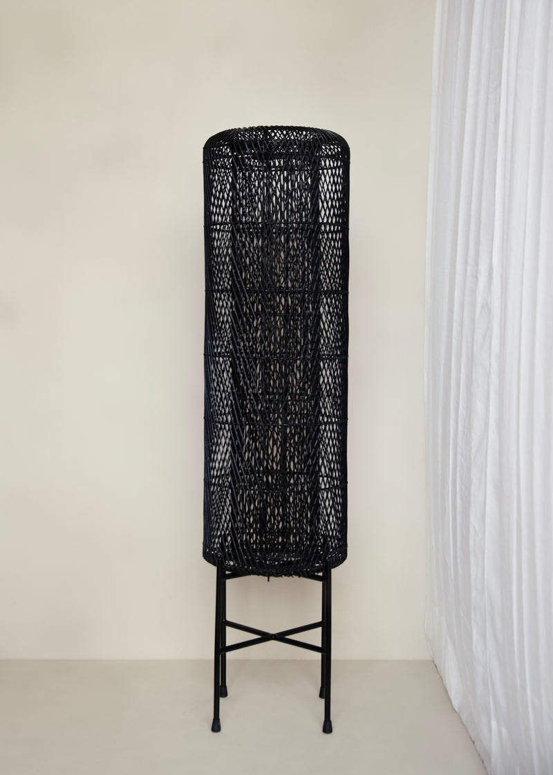 Arta Floor Lamp / Black