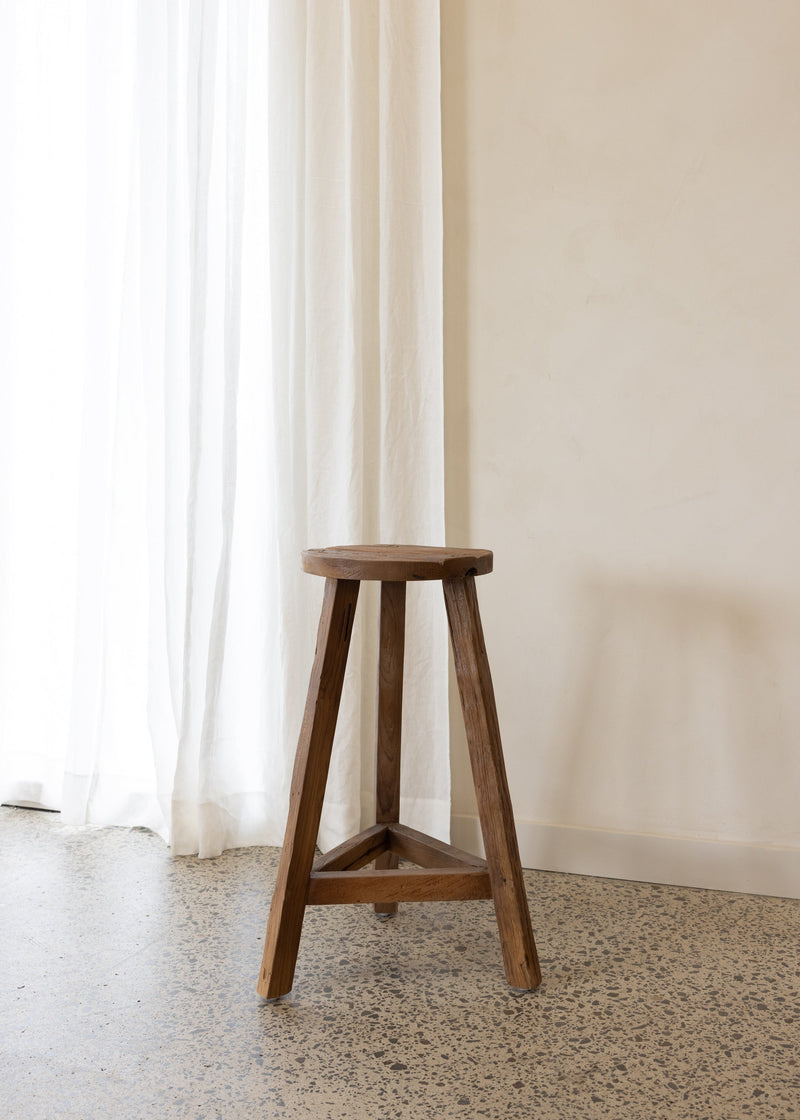 Rustic Triangle Stool / Dark Teak