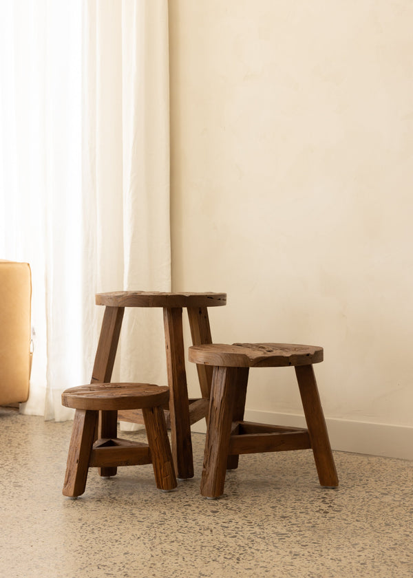 Rustic Triangle Stool / Dark Teak