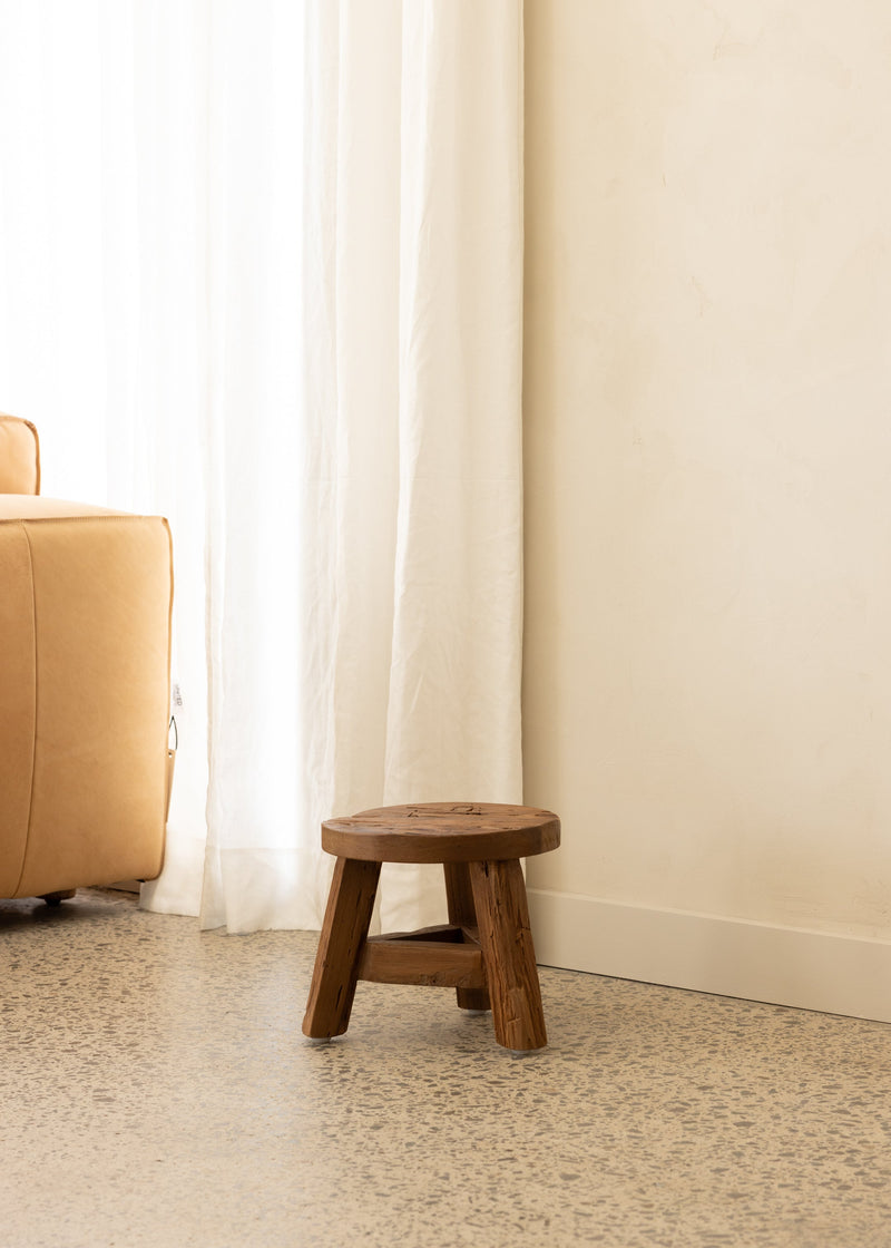 Rustic Triangle Stool / Dark Teak