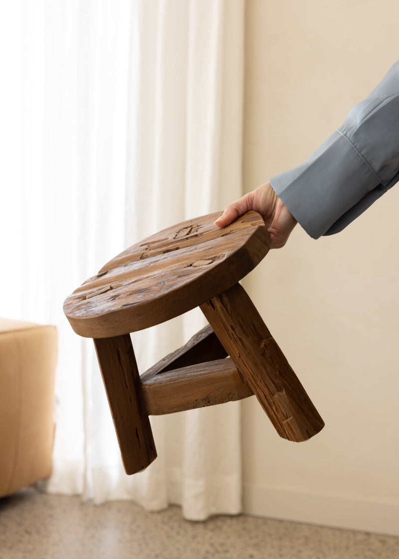 Rustic Triangle Stool / Dark Teak