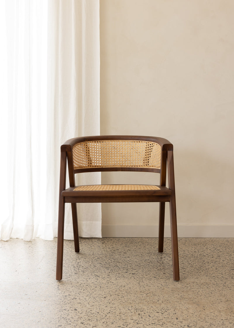 Clara Chair / Walnut