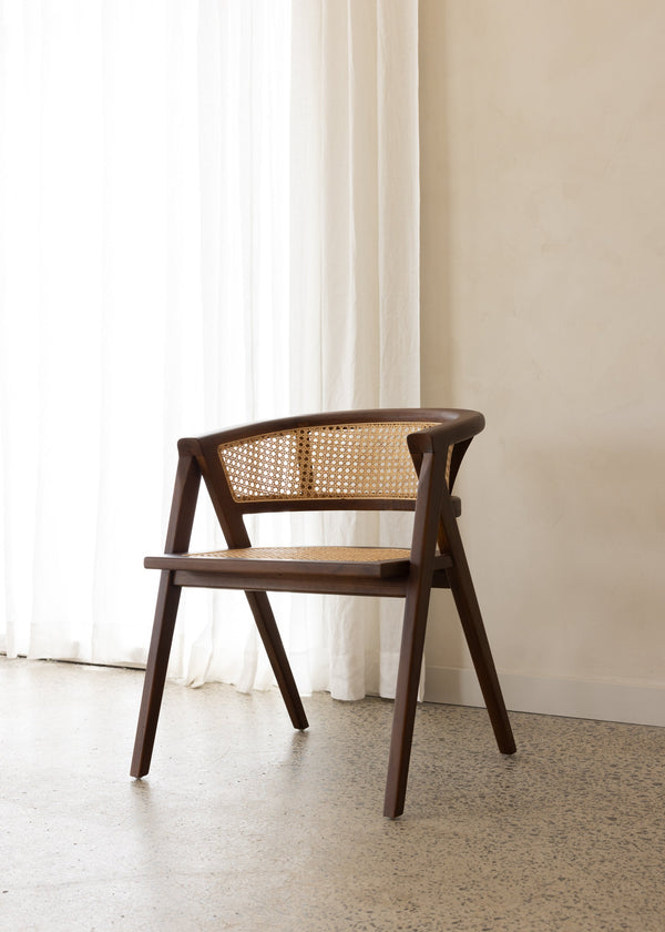 Clara Chair / Walnut