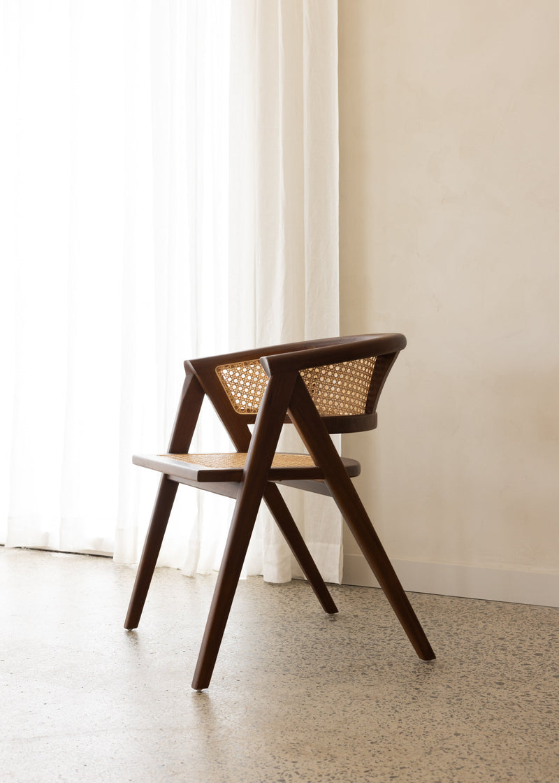 Clara Chair / Walnut