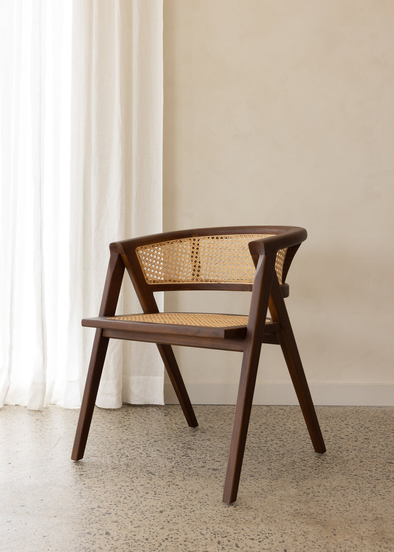 Clara Chair / Walnut